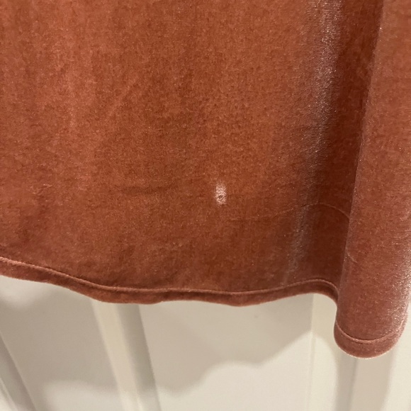 Elegant Velvet Wrap Dress in Rose - Picture 3 of 5